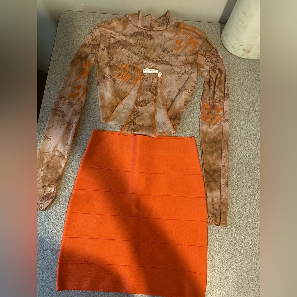 Beautiful bundles size Small skirt and bodysuit 🔥